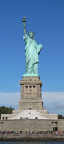 220px-Lady_Liberty_under_a_blue_sky_(cropped).jpg