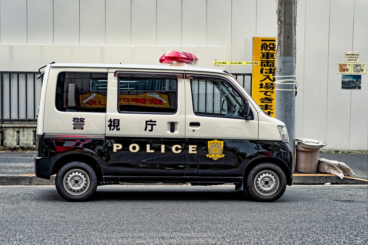 police-gab4f2f70e_1280.jpg