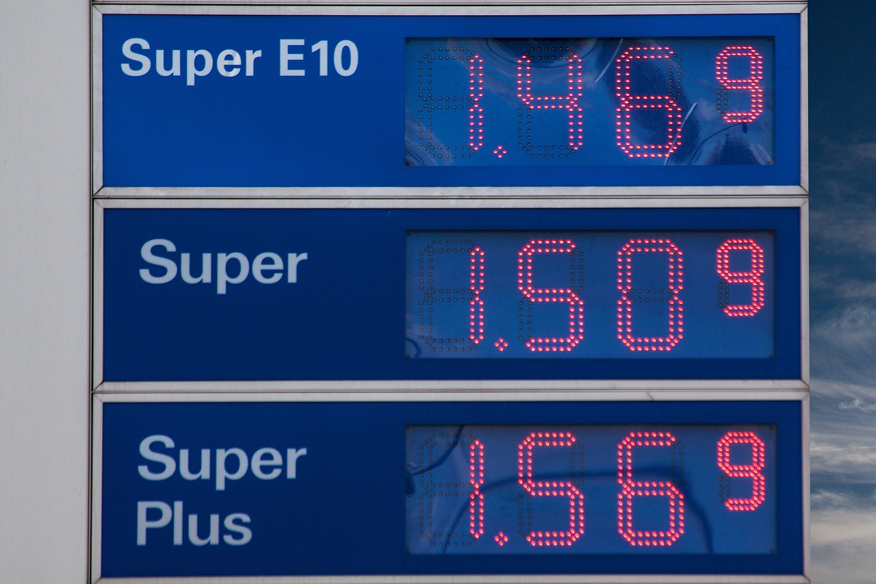gasoline-prices-g9a74ef5bd_1280.jpg