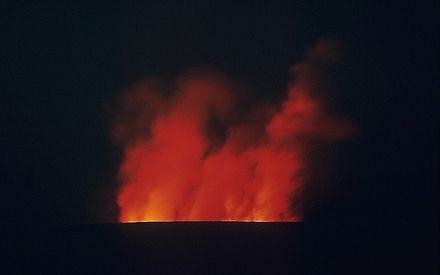 440px-Mauna_Loa_erupting_at_night,_1984.jpg