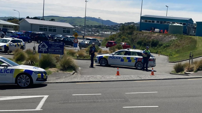 armed-police-at-aotea-college-after-the-school-received-a-threat.jpg