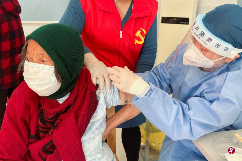 2022-12-21t120133z_1307211023_rc26ay95kref_rtrmadp_3_health-coronavirus-china-vaccination.jpg