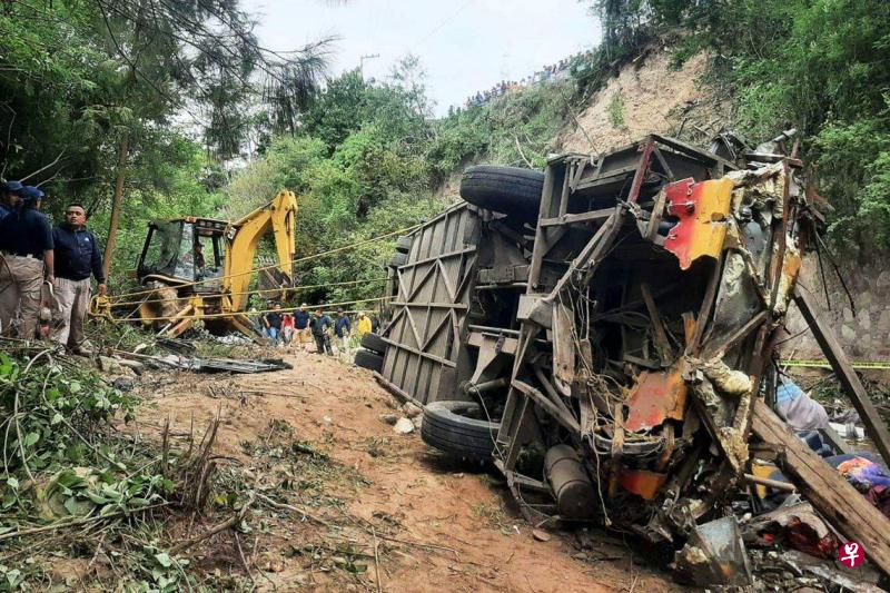 MEXICO-ACCIDENT-BUS-193159_0.jpg