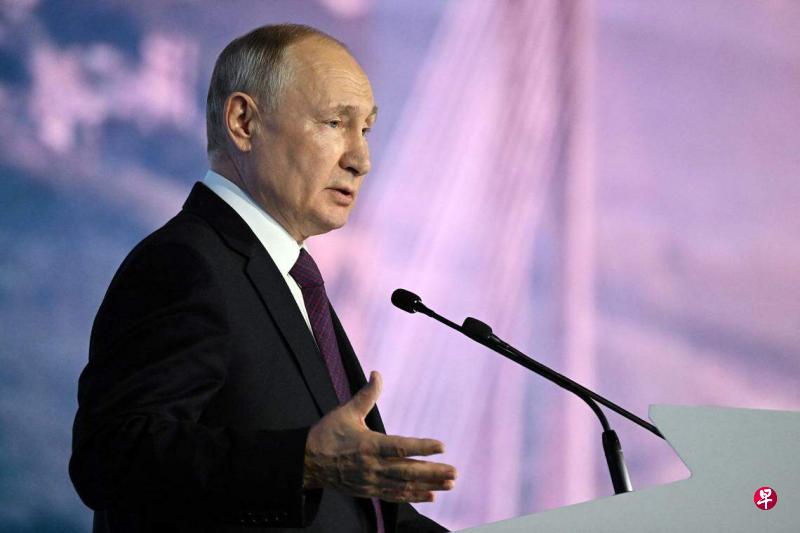 2023-09-12T082923Z1146534894RC2W63AQ4D4HRTRMADP3RUSSIA-ECONOMY-FORUM-PUTIN_0.jpg