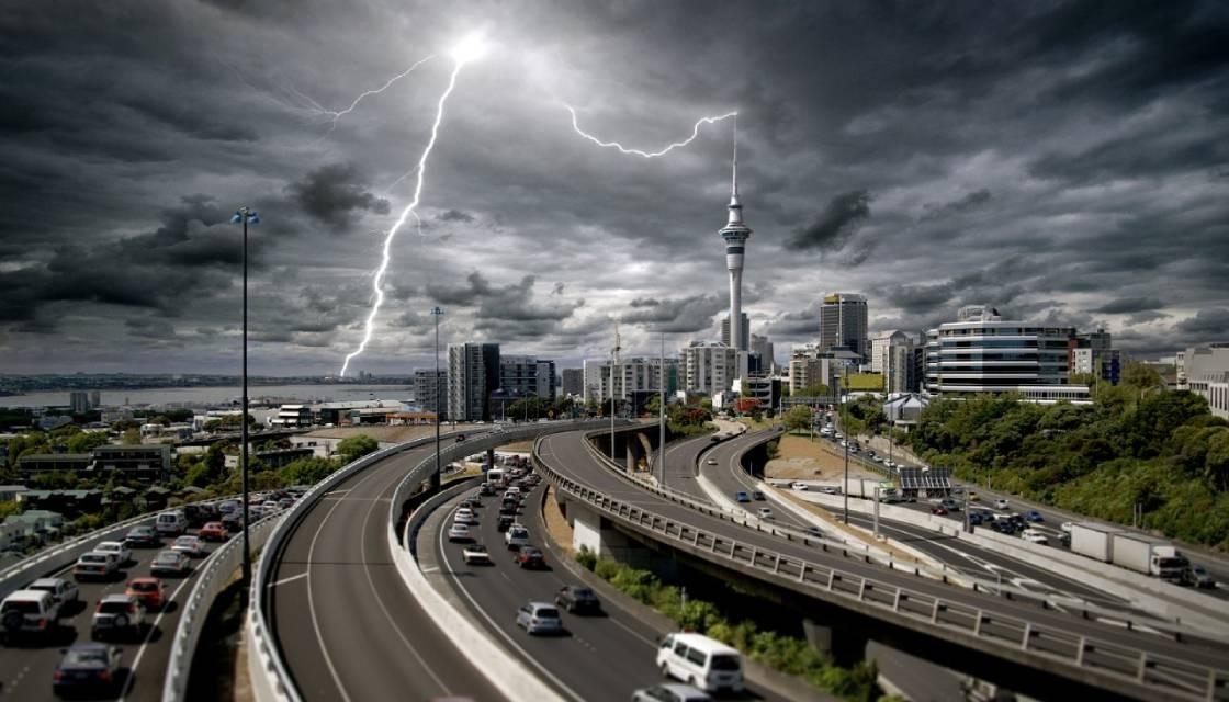 storm_LIGHTNING_AUCKLAND_city_thunder_thunderstorm_CREDIT_Newshub_110423_1120.jpg
