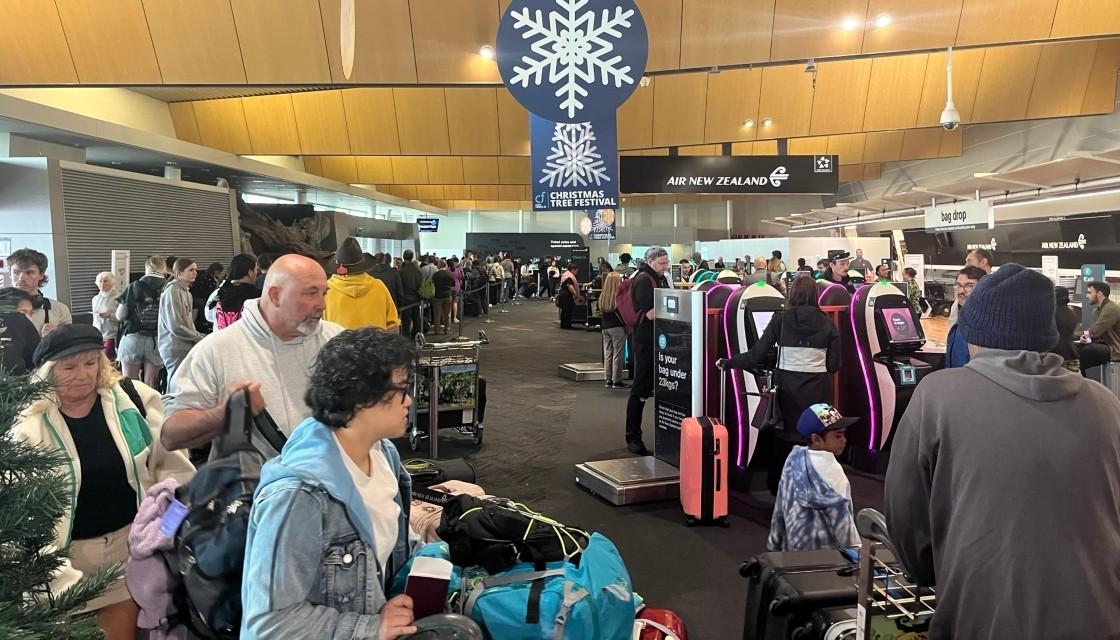 nh-queues-airport-pōneke-te-whanganui-a-tara-wellington-flights-cancelled-fog-211123-1120.jpg