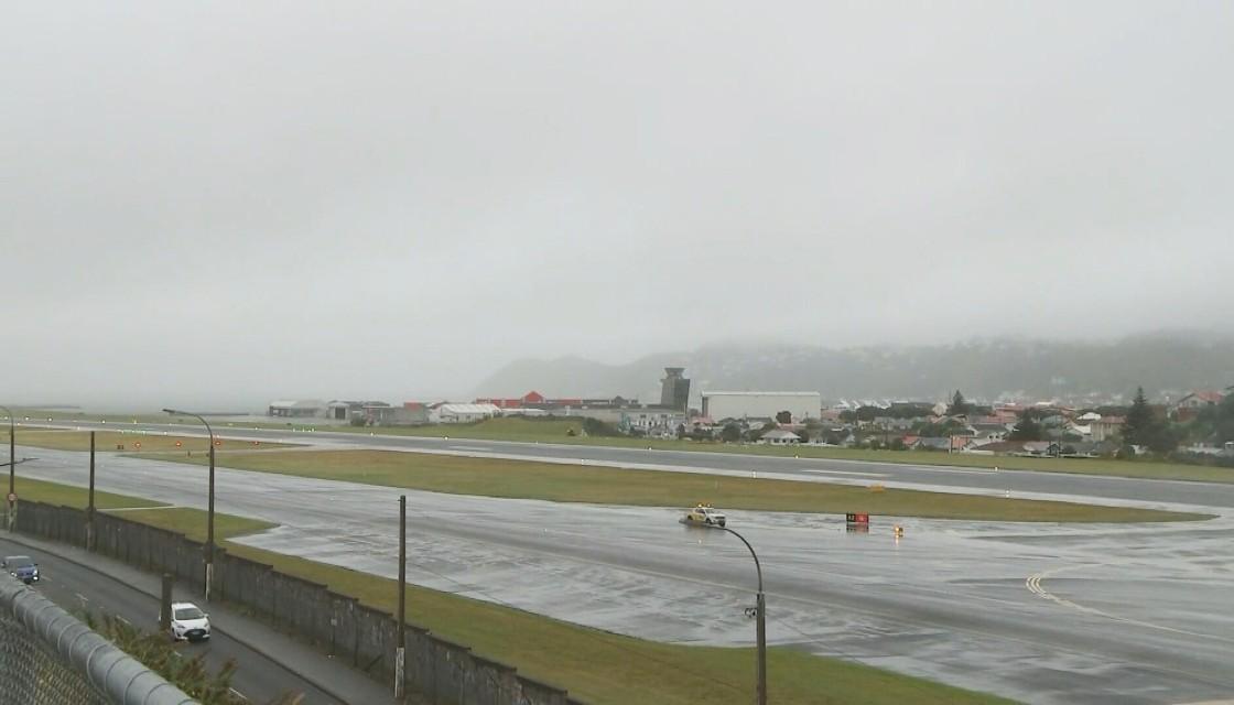 nh-fog-clouds-flights-planes-wellington-airport-pōneke-te-whanganui-a-tara-211123-1120.jpg