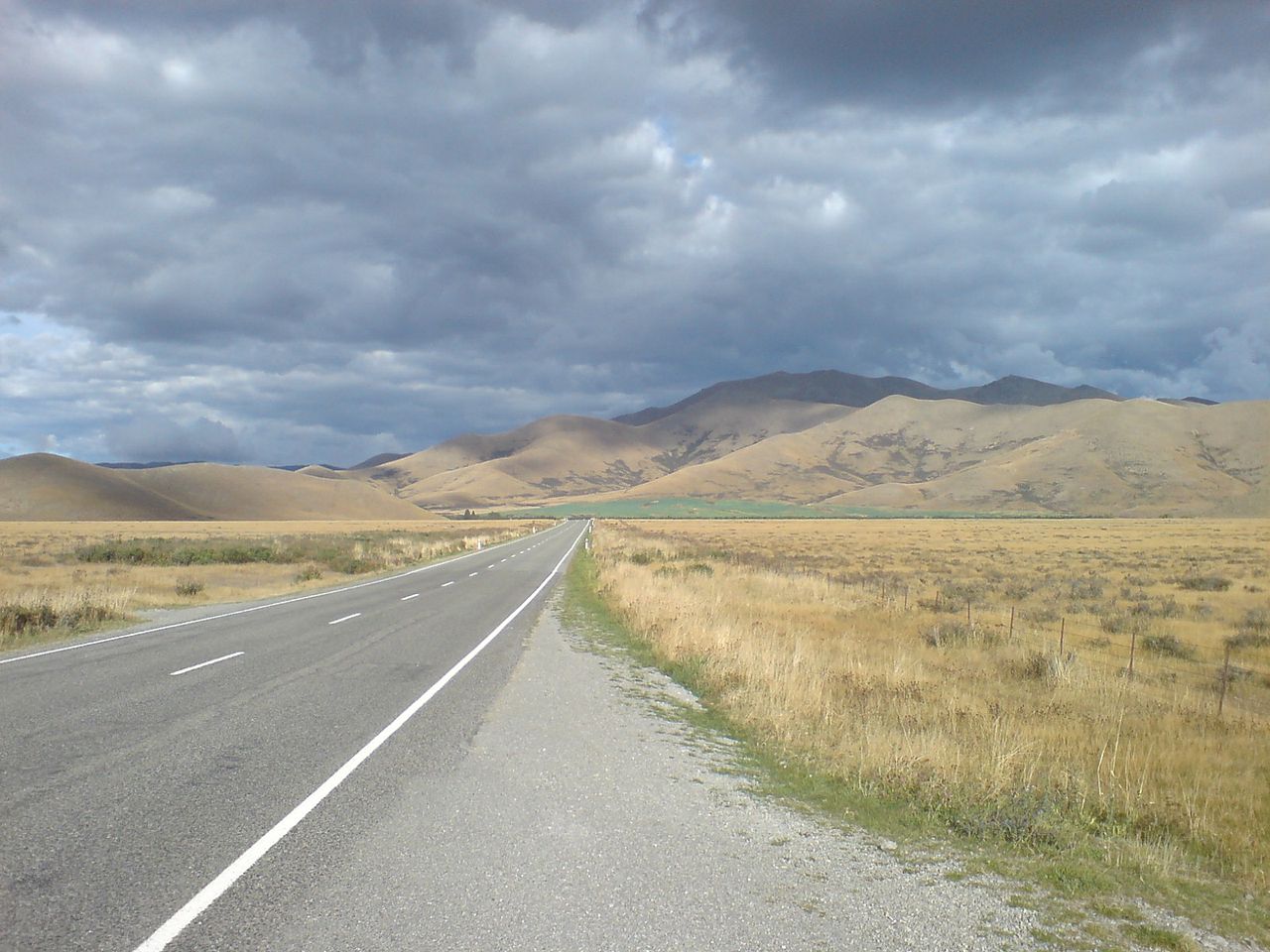 1280px-Mackenzie_Country_Typical_Colour.jpg