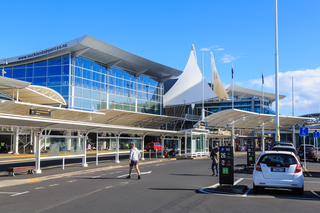 Auckland-New-Zealand-May-25-2019-Auckland-Airport-the-Largest-and-Busiest-in-NZ.-Exterior-View-of-the-International-Terminal.jpg
