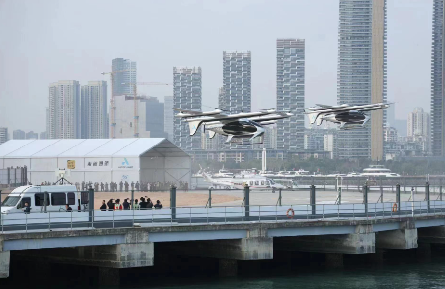 全球首条跨海跨城空中航线（深圳—珠海）首飞