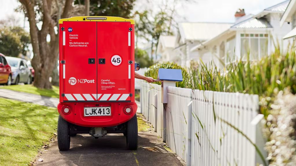 nz-post-paxter-delivering-letters-2NGWGWLMFZH4THBYQSGCBFAYSU.jpg