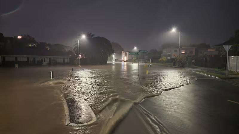 photographs-from-overnight-show-surface-flooding-in-auckland-YFKJKYVDRNEH7LXCE2X64EG4BQ.jpg