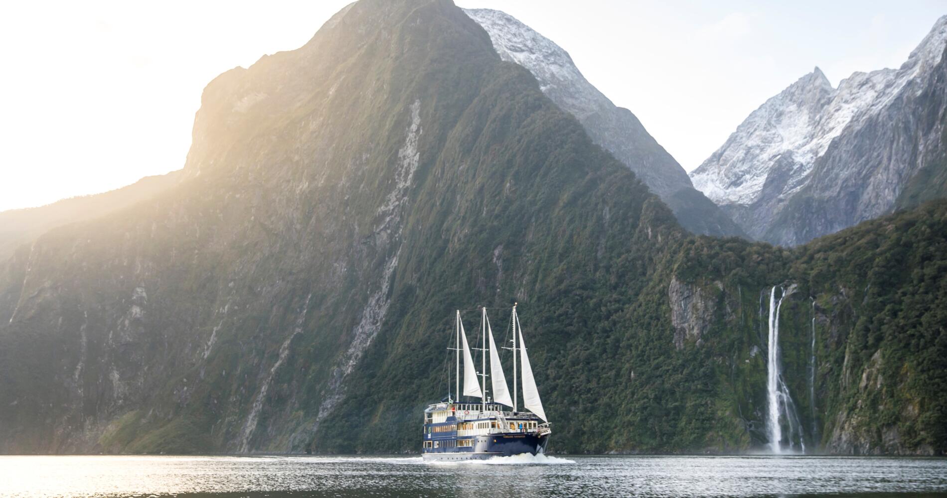 Milford_Sound-Fiordland-MH1__aWxvdmVrZWxseQo_CropResizeWzE5MDAsMTAwMCw3NSwianBnIl0 (1).jpg