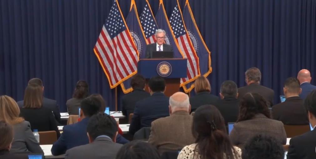 美联储主席鲍威尔出席新闻发布会(美联储官网直播画面)