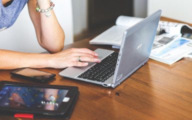 woman-on-laptop__FocusFillWyIwLjAwIiwiMC4wMCIsMzg0LDI0MF0.jpg