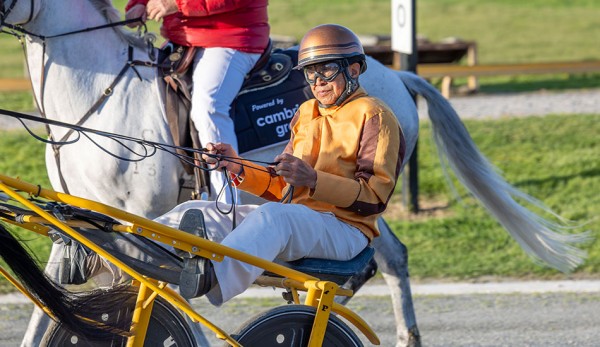 Luk-Chin-blog-sulky-Oct-2025-200th-winner-as-trainer-v3__ResizedImageWzYwMCwzNDdd.jpg