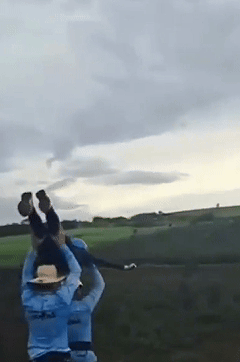 2026_0614_0b63f2e5g00tgm3ke03ked2006o00a2g006o00a2 (1).gif