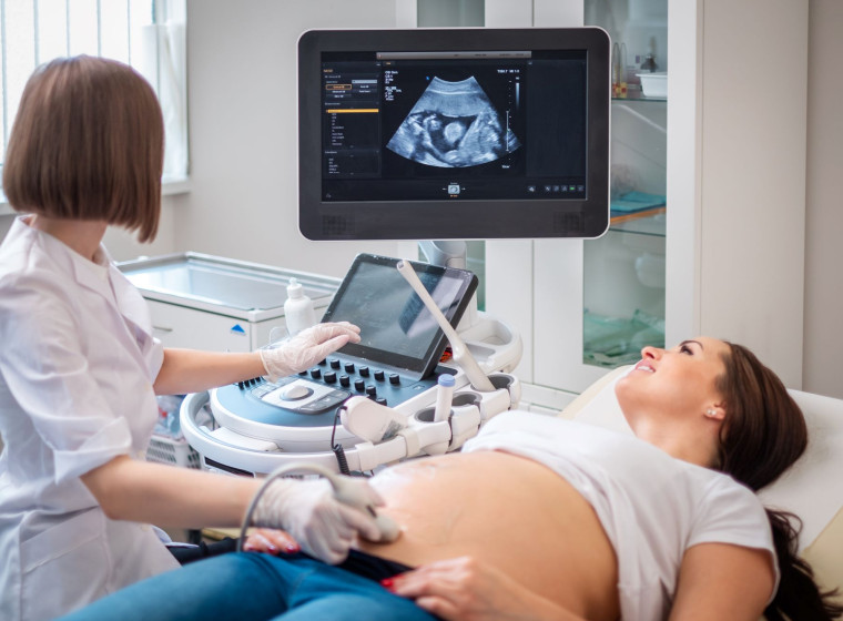Pregnancy-AdobeStock__FocusFillWyIwLjAwIiwiMC4wMCIsNzYwLDU2MF0.jpg