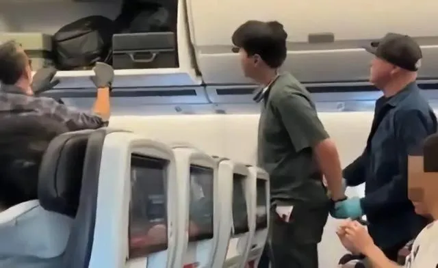 赴美定居梦碎！飞机上出手打人，一家三口刚落地就被遣返