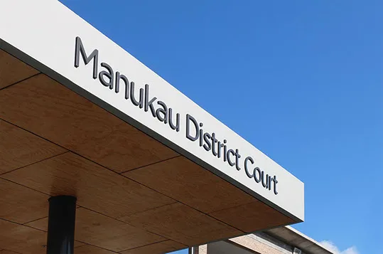 manukau-district-court-exterior-building-signage-wayfinding-design540x358.jpg