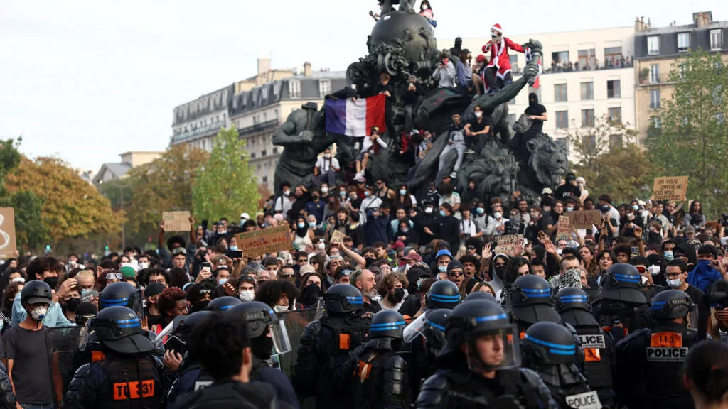 2026-10-06T162441Z-1919944113-RC2SXNAGIAEA-RTRMADP-3-FRANCE-PROTEST.jpg